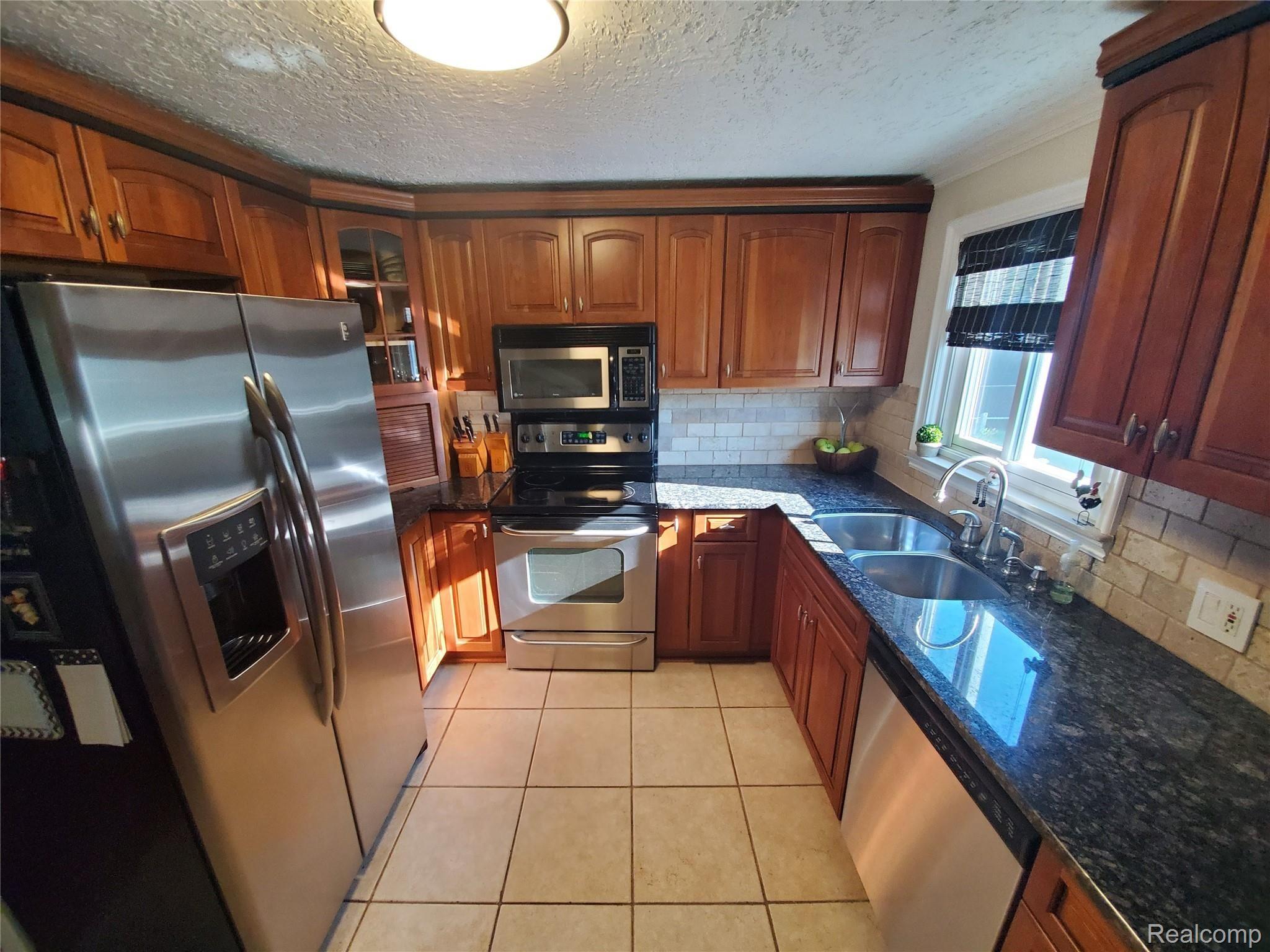 5219 Stevens Road Clarkston, MI 48346 - Photo 13 of 20 20200628_183958.jpg
