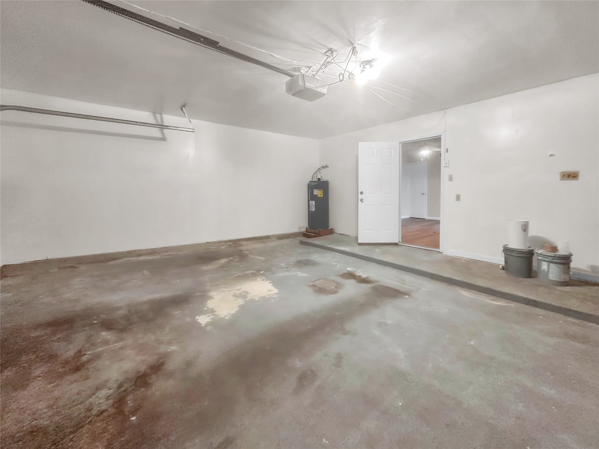 7059 Greenway Chase Street Houston, TX 77072 - Photo 14 of 19 Garage