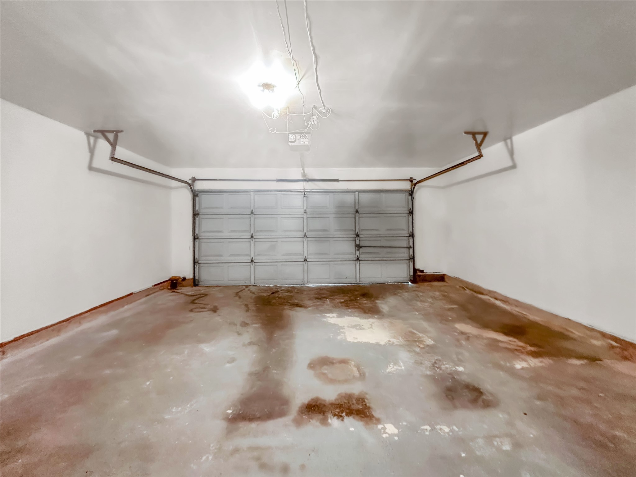 7059 Greenway Chase Street Houston, TX 77072 - Photo 16 of 19 Garage