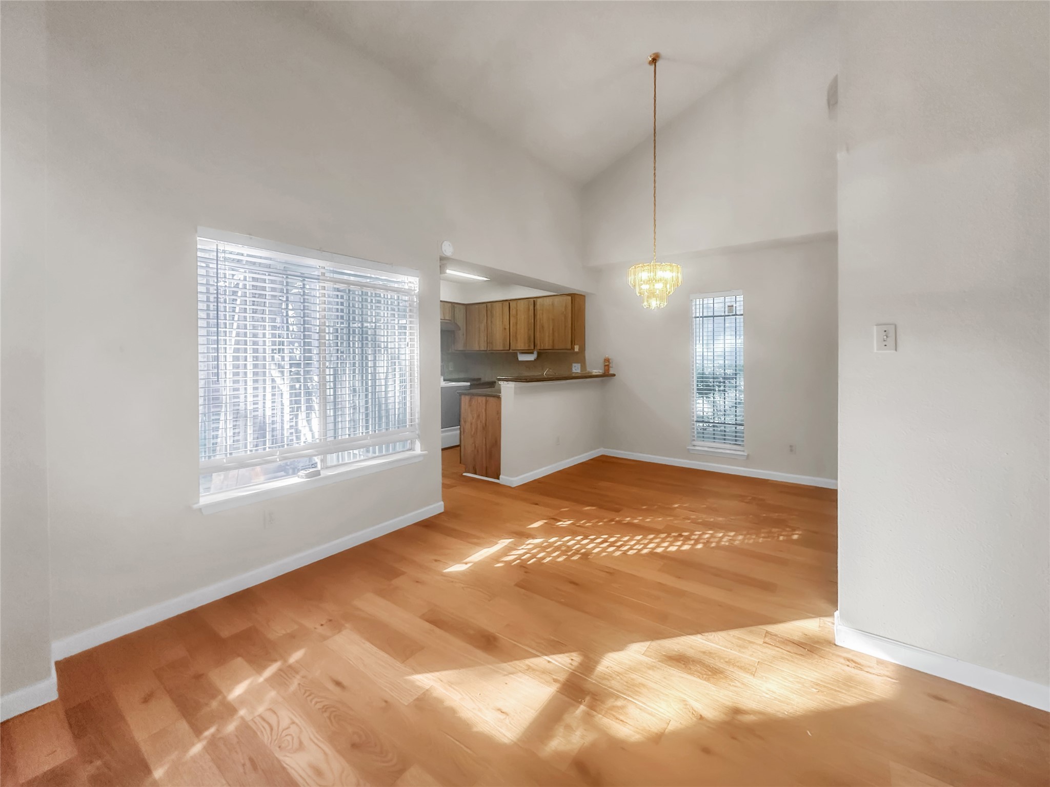 7059 Greenway Chase Street Houston, TX 77072 - Photo 17 of 19 Living room