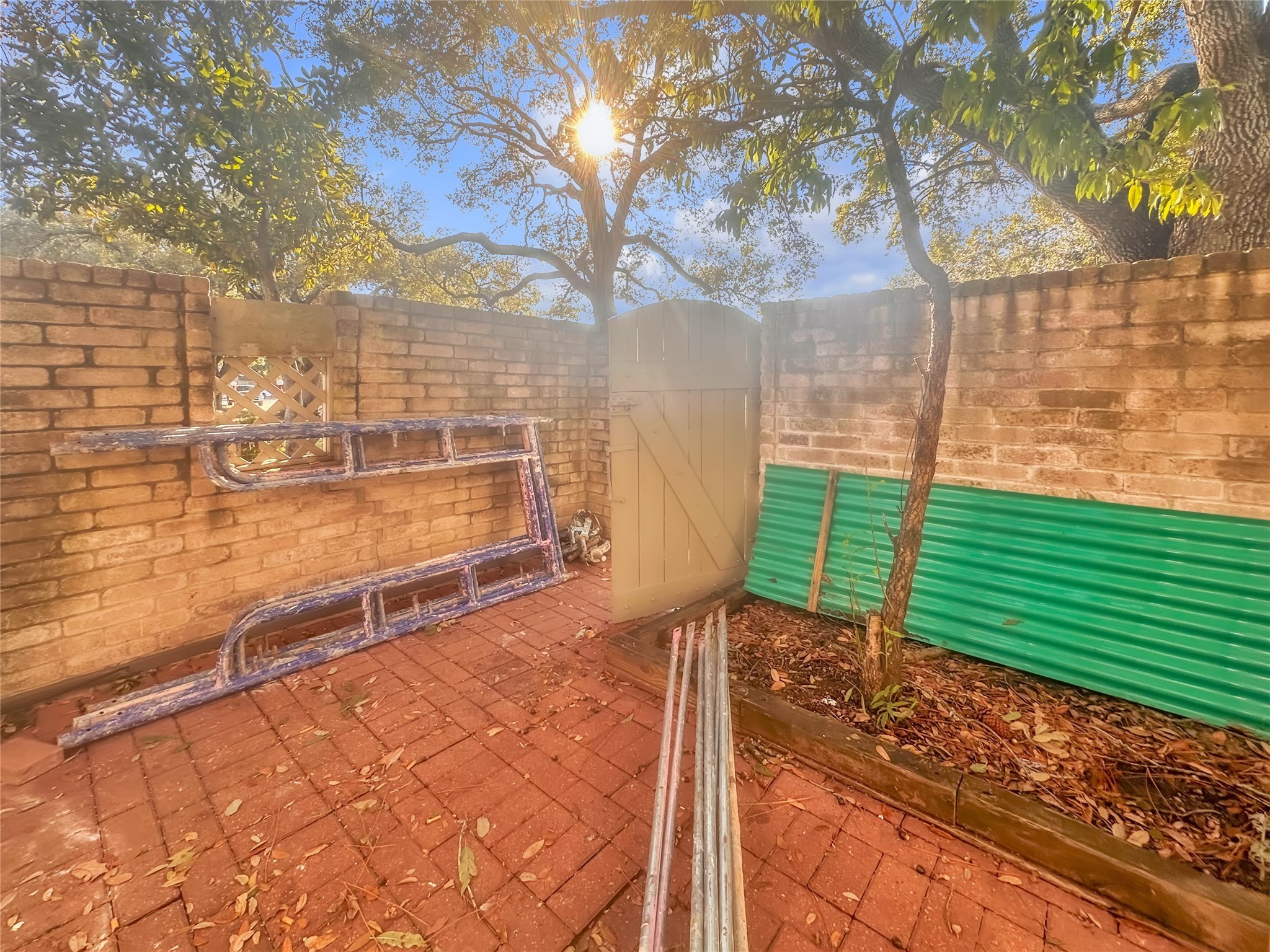 7059 Greenway Chase Street Houston, TX 77072 - Photo 18 of 19 Front yard