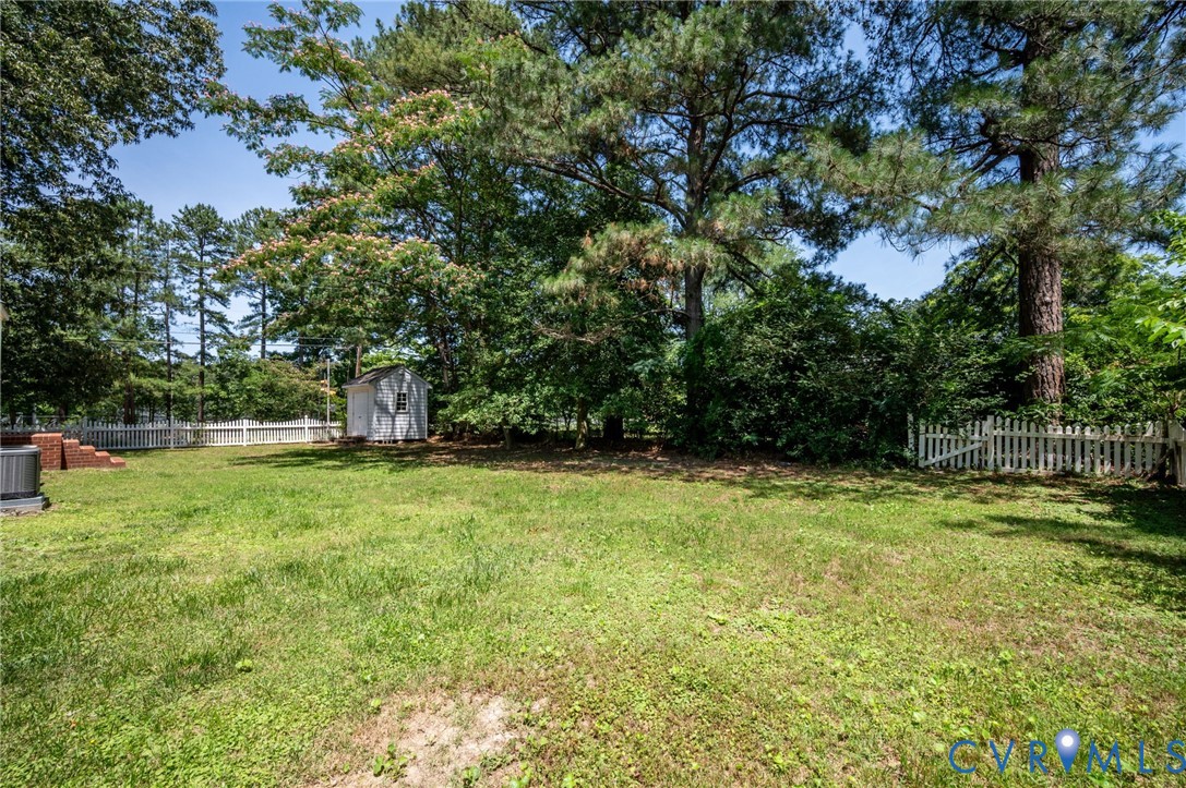 10110 Holly Road Mechanicsville, VA 23116 - Photo 4 of 26 Expansive lawn area featuring a white picket fence