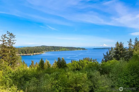 $1,990,000 | 6715 Northeast Dapple Court, Bainbridge Island, WA 98110