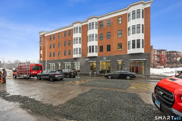 $1,400 | 1355 Main Street, Unit 405, Hartford, CT 06103