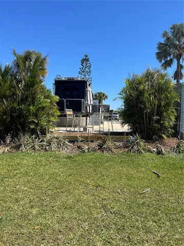 a close up of a pool