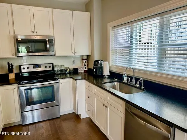 $427,000 | 179 West Deer Village Lane, Unit B, La Follette, TN 37766