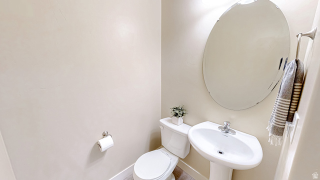 368 East 700 North Springville, UT 84663 - Photo 7 of 55 Bathroom featuring toilet and a sink