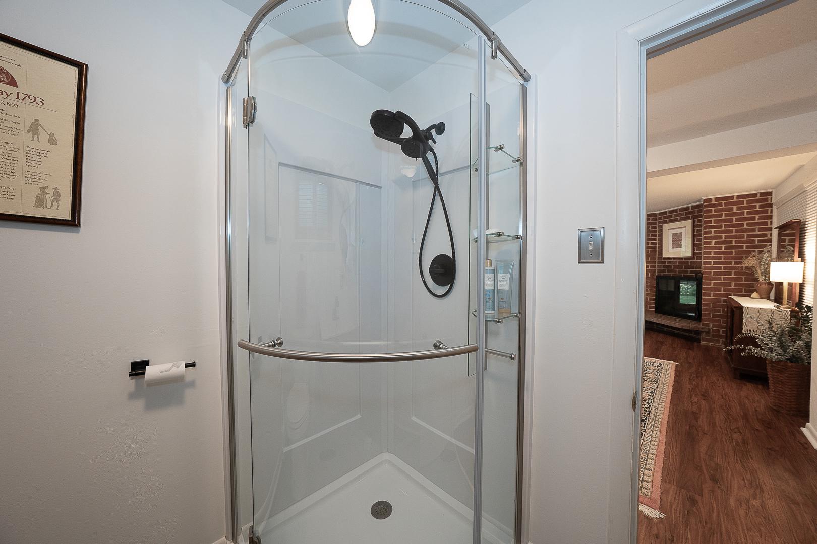 2147 Diamond Rock Road Malvern, PA 19355 - Photo 46 of 69 Corner Shower