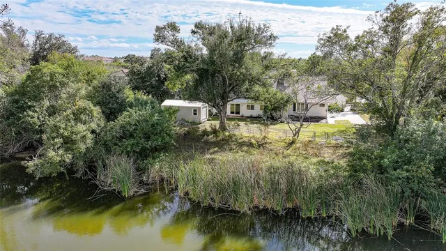 a black and white photo of a living room