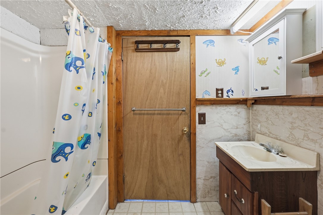 221 Curran Road Cumberland, RI 02864 - Photo 12 of 26