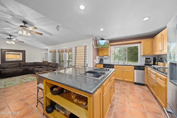 $774,900 | 40208 98th Street West, Leona Valley, CA 93551