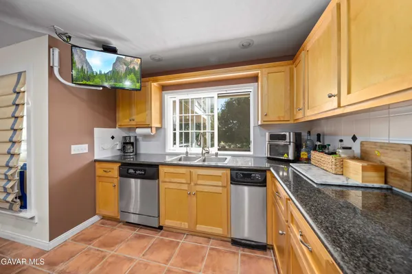 $774,900 | 40208 98th Street West, Leona Valley, CA 93551