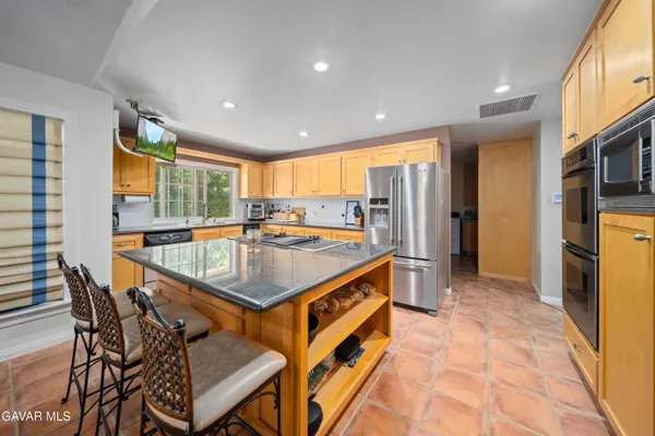 $774,900 | 40208 98th Street West, Leona Valley, CA 93551