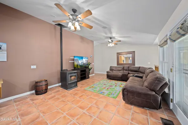 $774,900 | 40208 98th Street West, Leona Valley, CA 93551