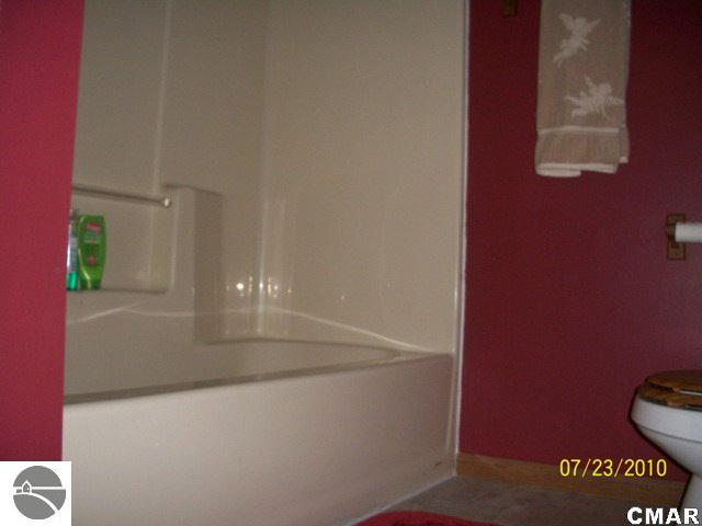 7815 East Baseline Road Mount Pleasant, MI 48858 - Photo 9 of 14 1770717-8.JPG