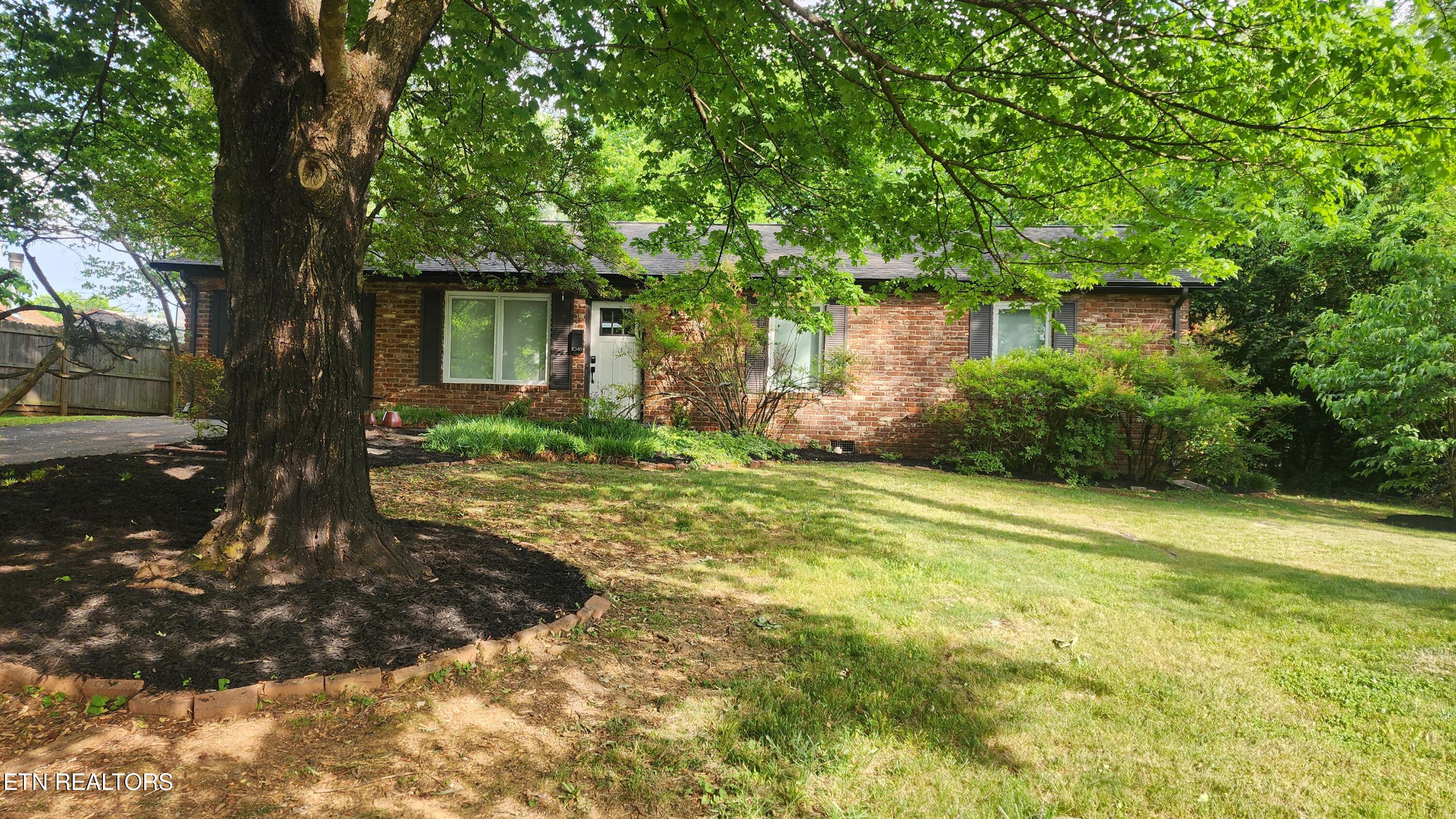 1048 Morrow Road Knoxville, TN 37923 - Photo 1 of 29 1000052471