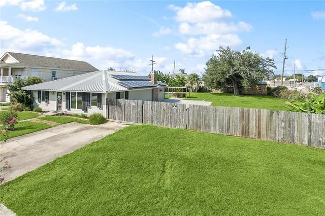 $289,000 | 100 West Claiborne Square, Chalmette, LA 70043