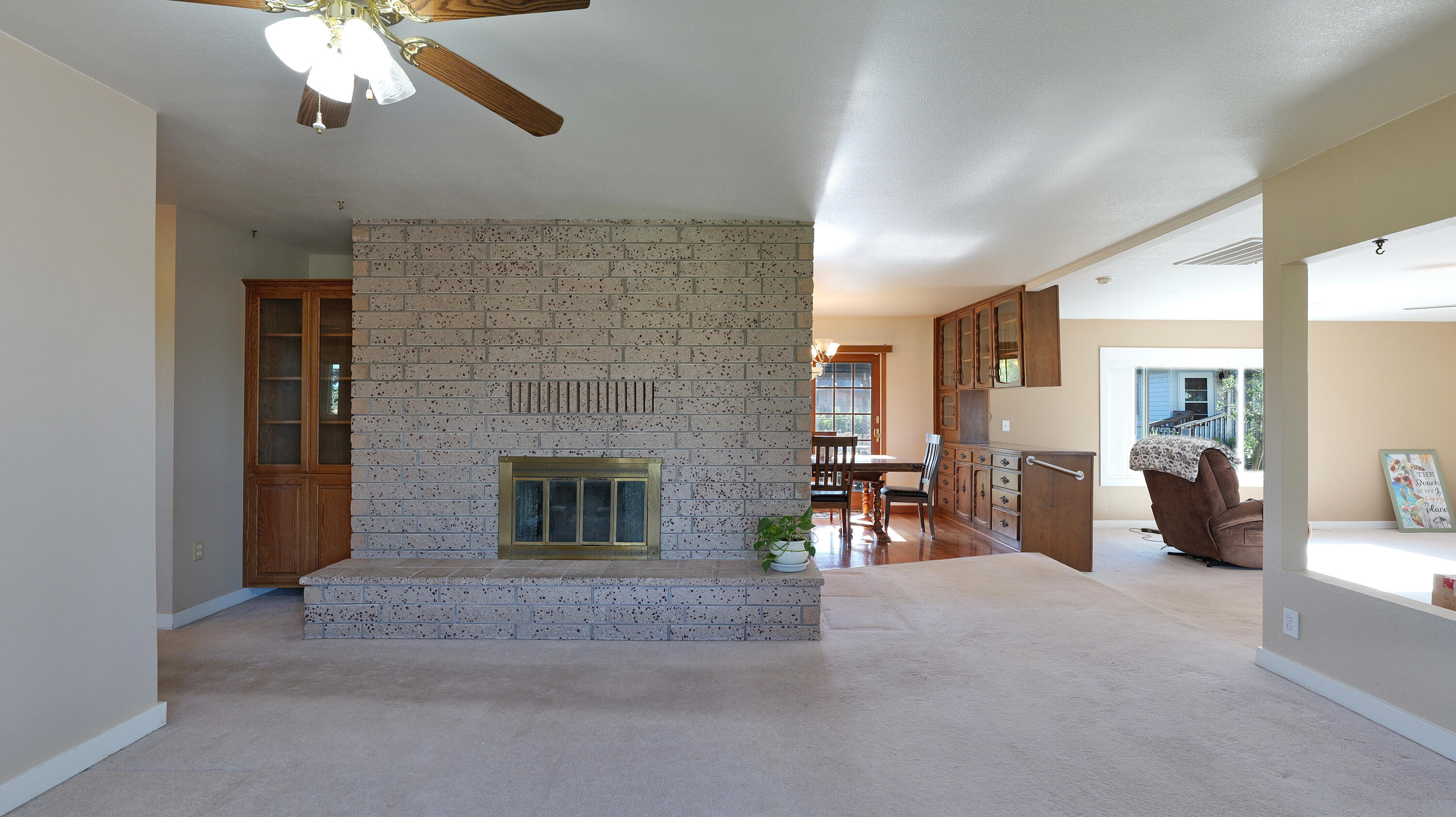 2909 Ball Road Eagle Point, OR 97524 - Photo 12 of 37 Family Room