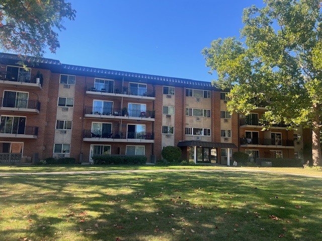 2230 South Goebbert Road, Unit 138 Arlington Heights, IL 60005 - Photo 2 of 11 Gallery Image 2
