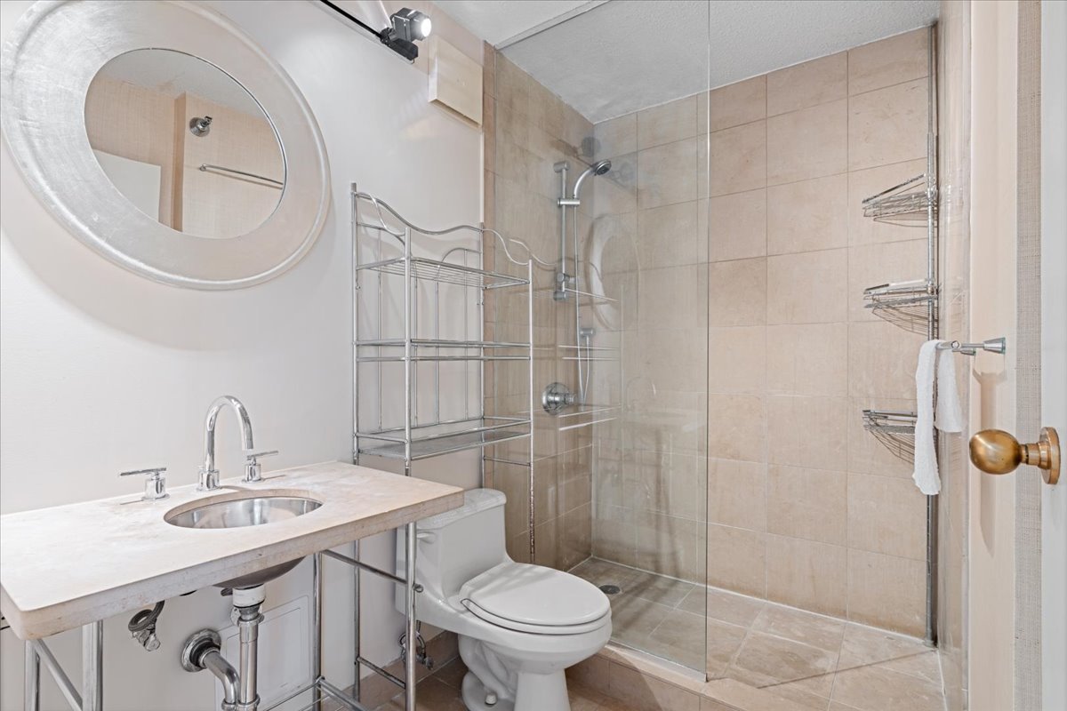 111 West Maple Street, Unit 2012 Chicago, IL 60610 - Photo 11 of 15