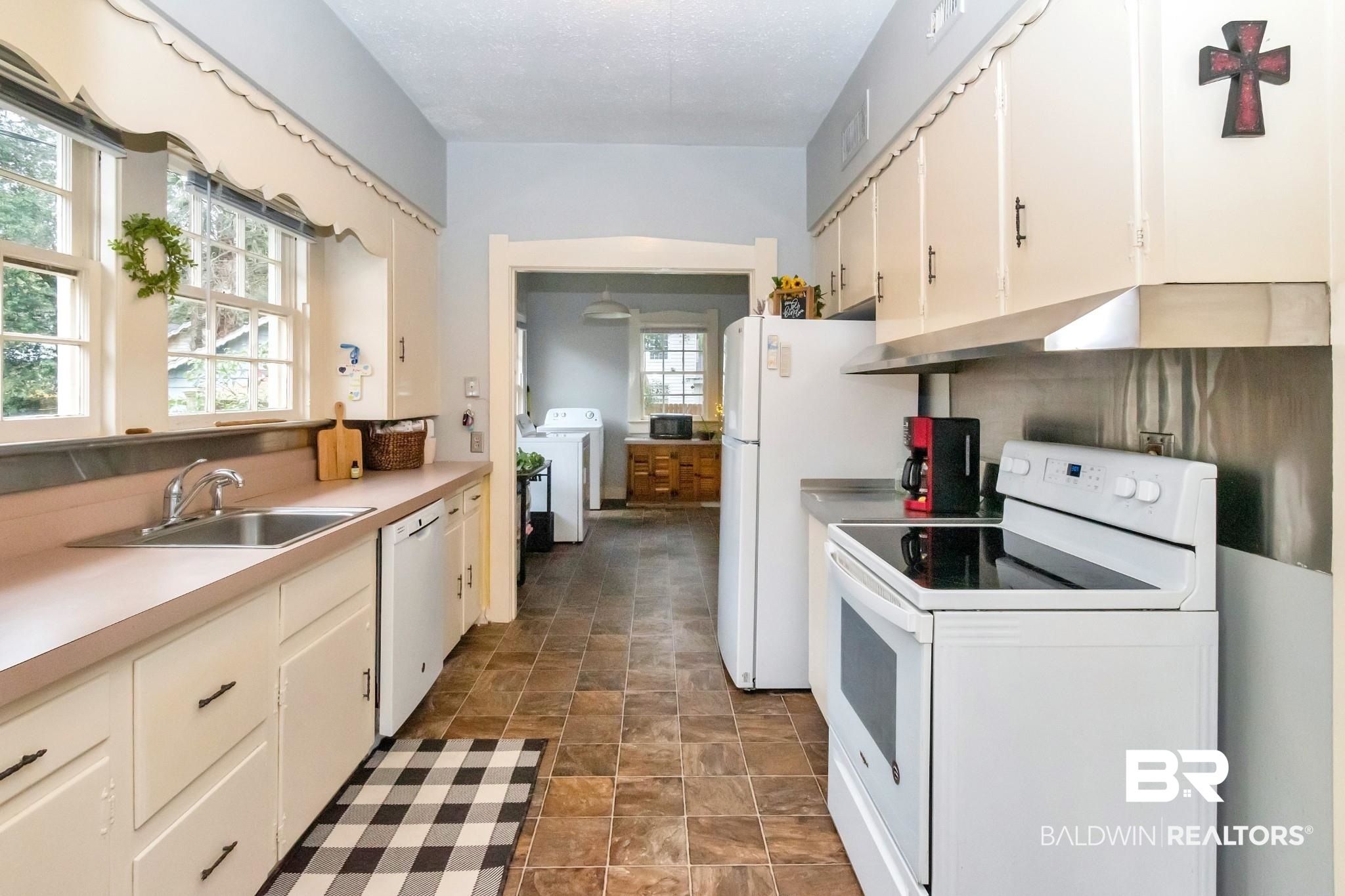 57 South Fulton Street Mobile, AL 36606 - Photo 9 of 36