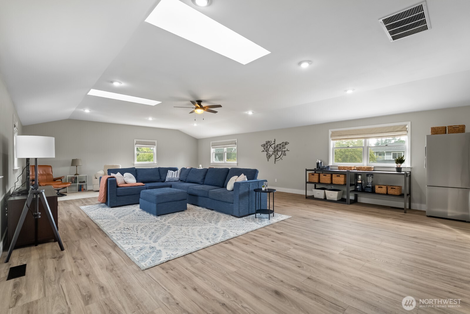501 3rd Street Steilacoom, WA 98388 - Photo 31 of 40 a living room with furniture and a large window