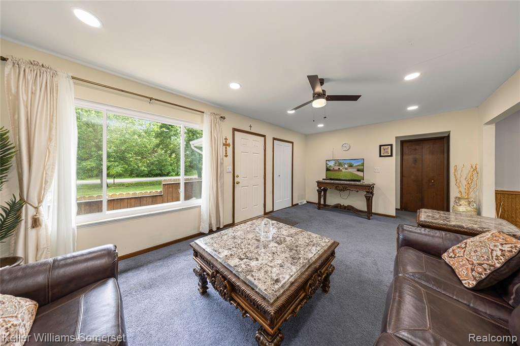 3123 West Utica Road Utica, MI 48317 - Photo 6 of 38 Gallery Image 6