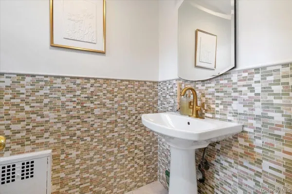 $1,699,000 | 421 Broadway, Lawrence, NY 11559
