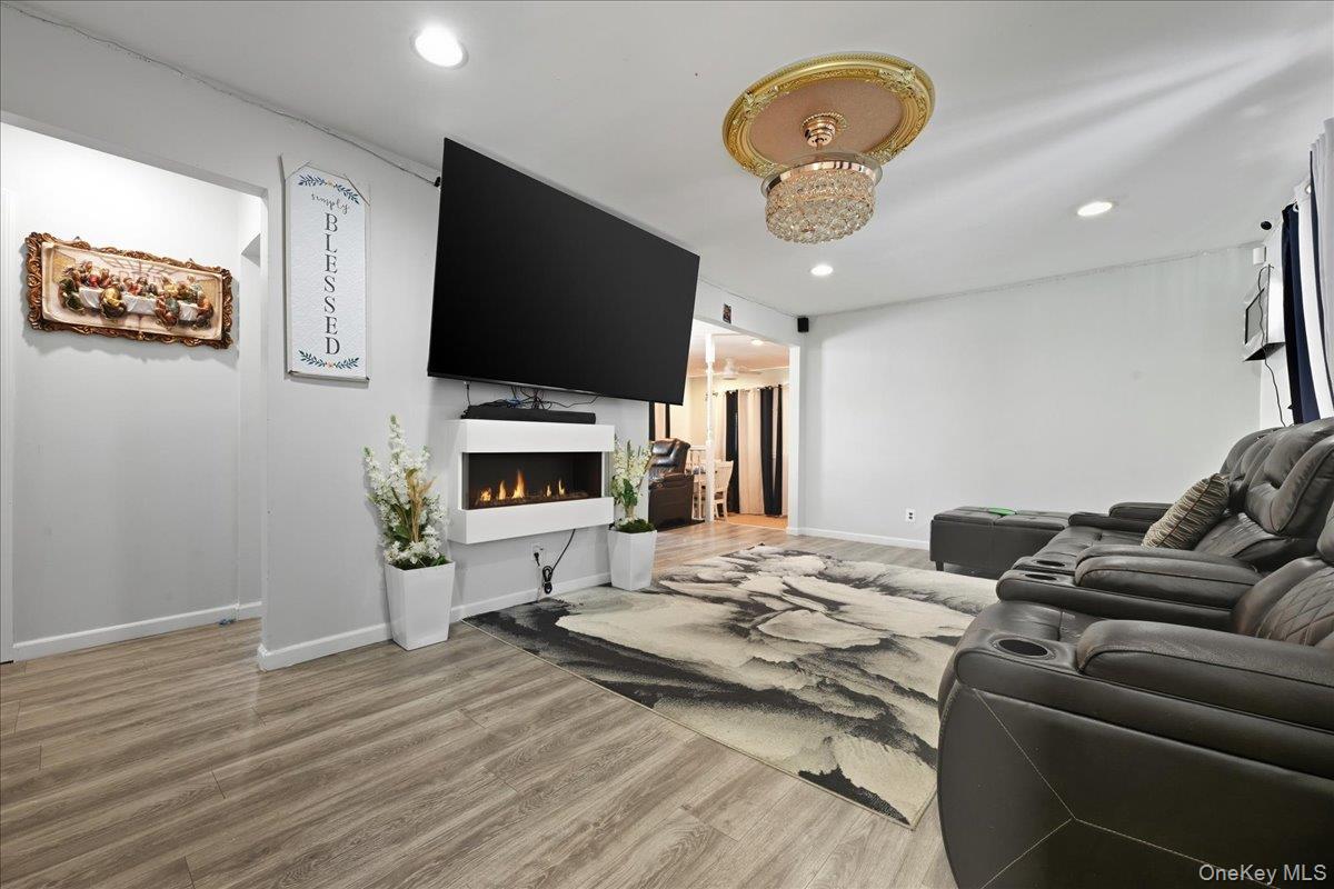 5 Plum Tree Lane Commack, NY 11725 - Photo 4 of 27