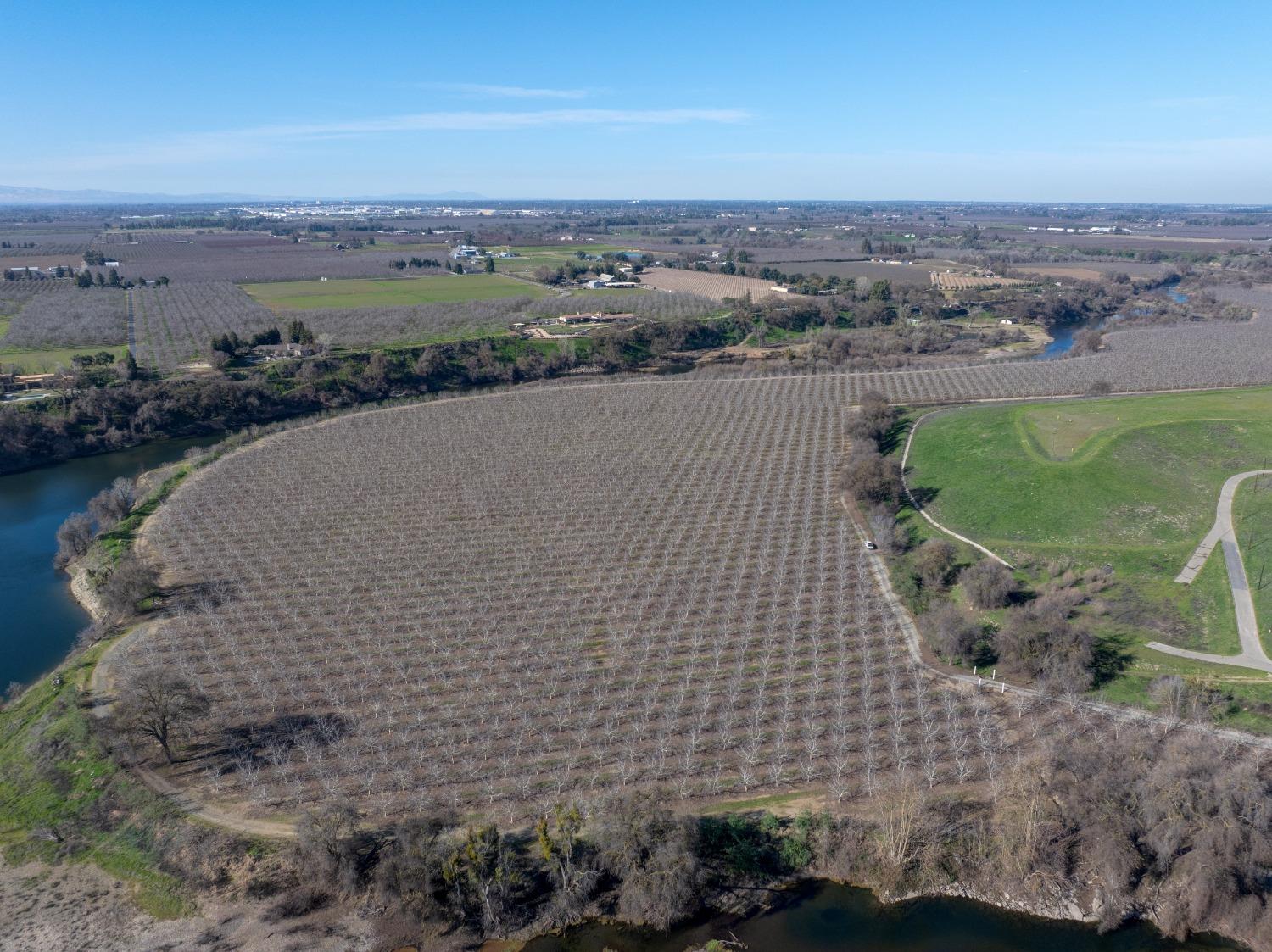 875 Geer Road Modesto, CA 95357 - Photo 4 of 37 a view of a city