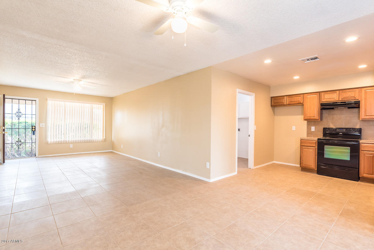 4524 East Vineyard Road Phoenix, AZ 85042 - Photo 3 of 15 _GSP1867