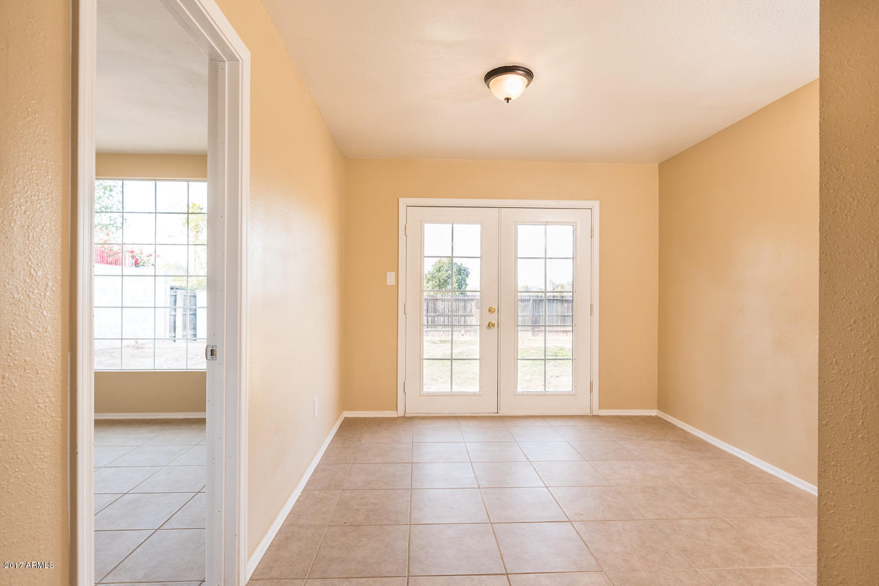 4524 East Vineyard Road Phoenix, AZ 85042 - Photo 5 of 15 _GSP1826