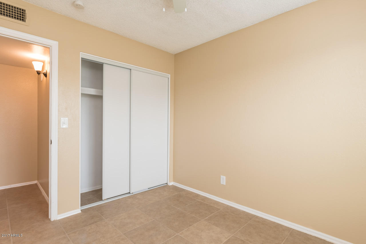 4524 East Vineyard Road Phoenix, AZ 85042 - Photo 6 of 15 _GSP1754
