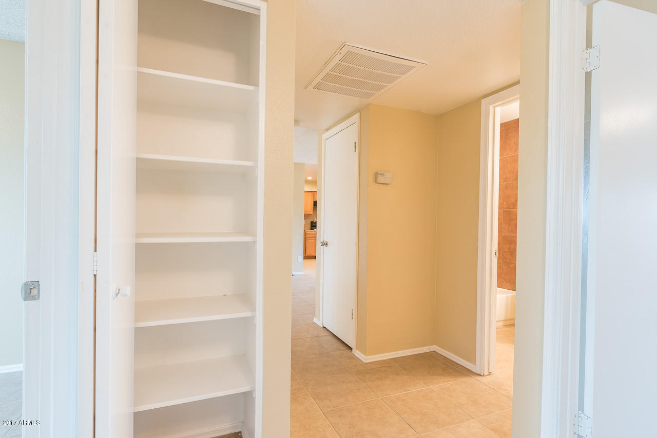 4524 East Vineyard Road Phoenix, AZ 85042 - Photo 7 of 15 _GSP1760