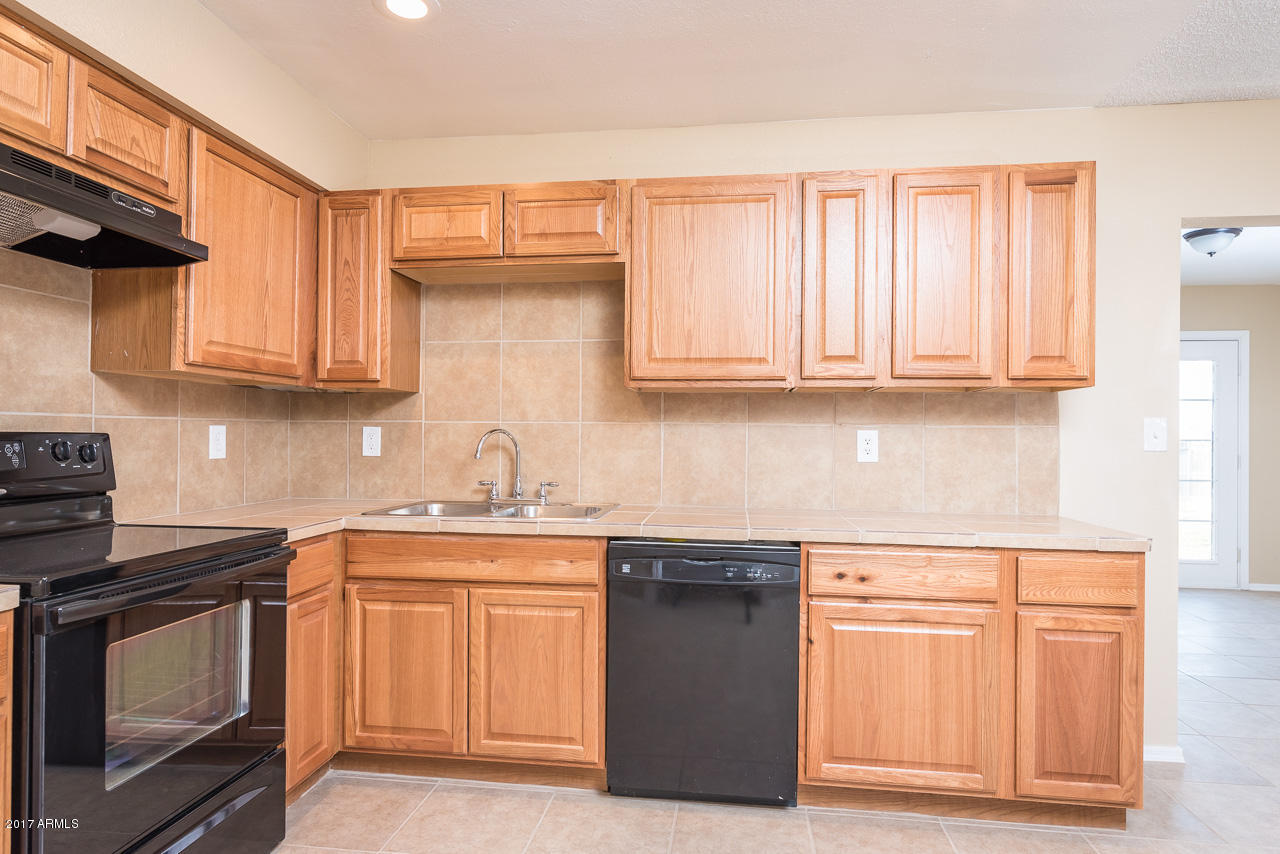 4524 East Vineyard Road Phoenix, AZ 85042 - Photo 9 of 15 _GSP1884