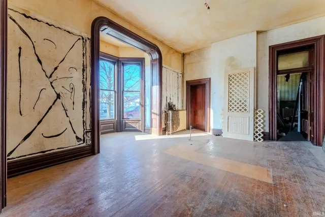 $185,000 | 218 East Main Street, Wabash, IN 46992