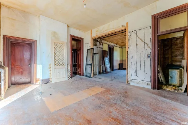 $185,000 | 218 East Main Street, Wabash, IN 46992