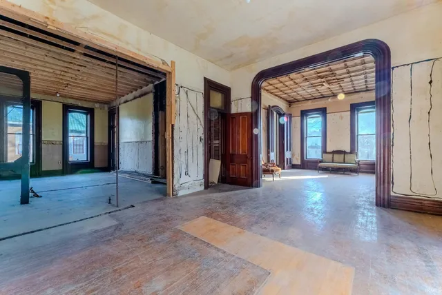 $185,000 | 218 East Main Street, Wabash, IN 46992