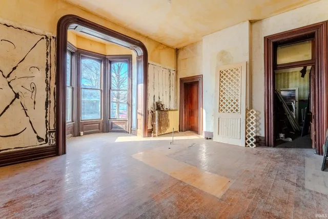 $185,000 | 218 East Main Street, Wabash, IN 46992