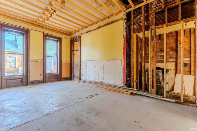 $185,000 | 218 East Main Street, Wabash, IN 46992