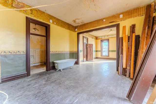 $185,000 | 218 East Main Street, Wabash, IN 46992