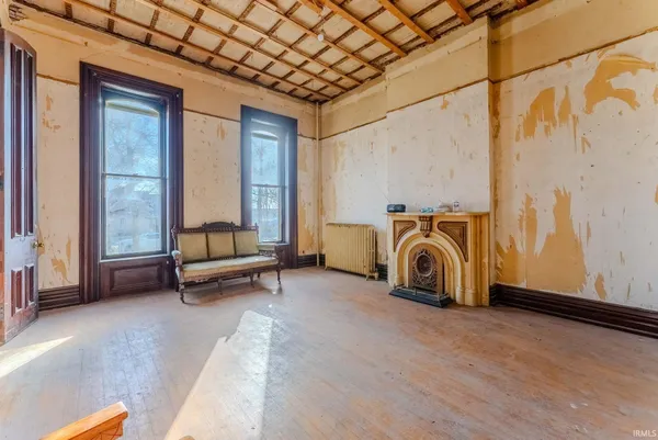 $185,000 | 218 East Main Street, Wabash, IN 46992