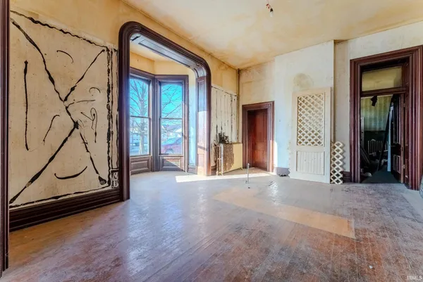 $185,000 | 218 East Main Street, Wabash, IN 46992