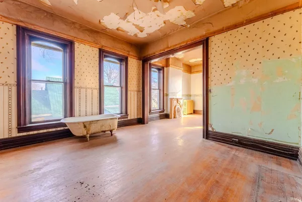 $185,000 | 218 East Main Street, Wabash, IN 46992