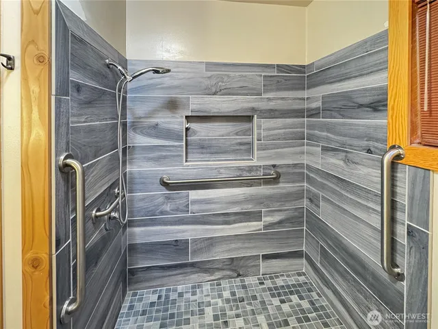 $550,000 | 115 1st Avenue, Randle, WA 98377