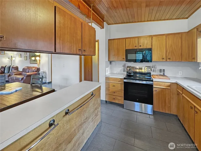 $550,000 | 115 1st Avenue, Randle, WA 98377