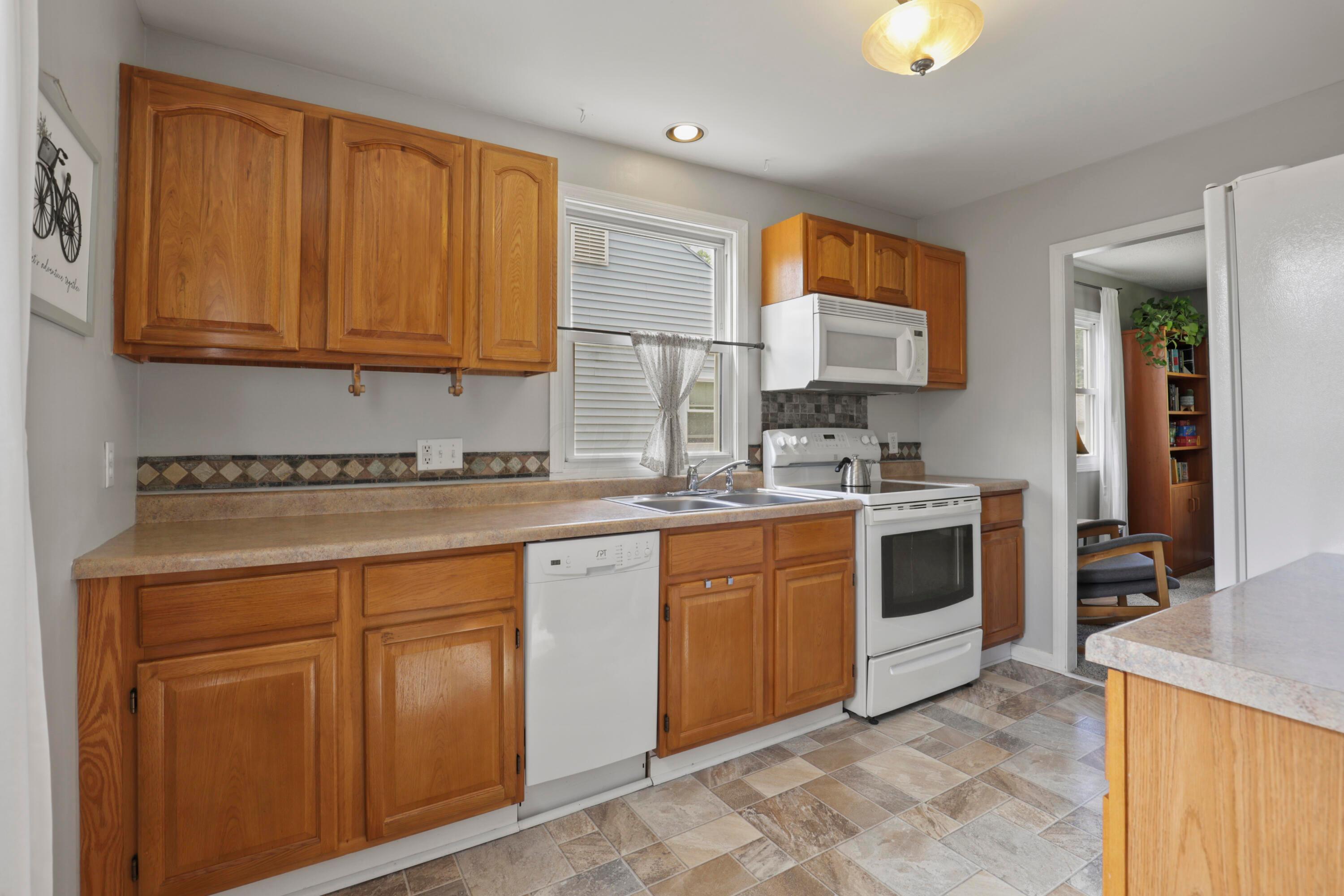 3580 Karl Road Columbus, OH 43224 - Photo 9 of 31 0N4A0807
