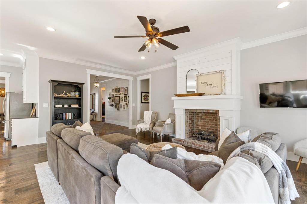 1109 East Oakdale Road Irving, TX 75060 - Photo 15 of 33