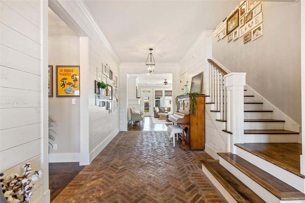 1109 East Oakdale Road Irving, TX 75060 - Photo 3 of 33