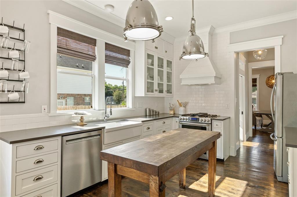 1109 East Oakdale Road Irving, TX 75060 - Photo 5 of 33